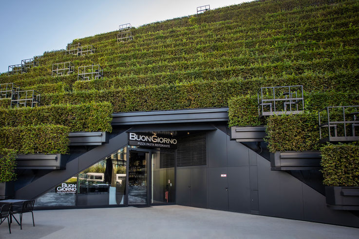 Vista exterior do edifício comercial e de escritórios Kö-Bogen II em Düsseldorf 
